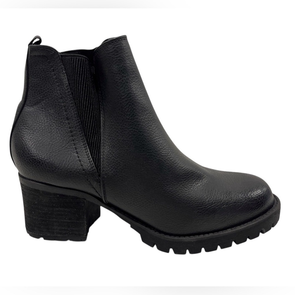 MIA Black Chunky Heel Jody Bootie in Black Women’s size 9